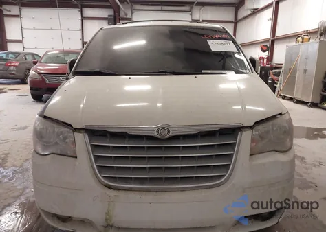 2010 Chrysler Town & Country Touring from USA, damaged, VIN 2A4RR5D10AR113199